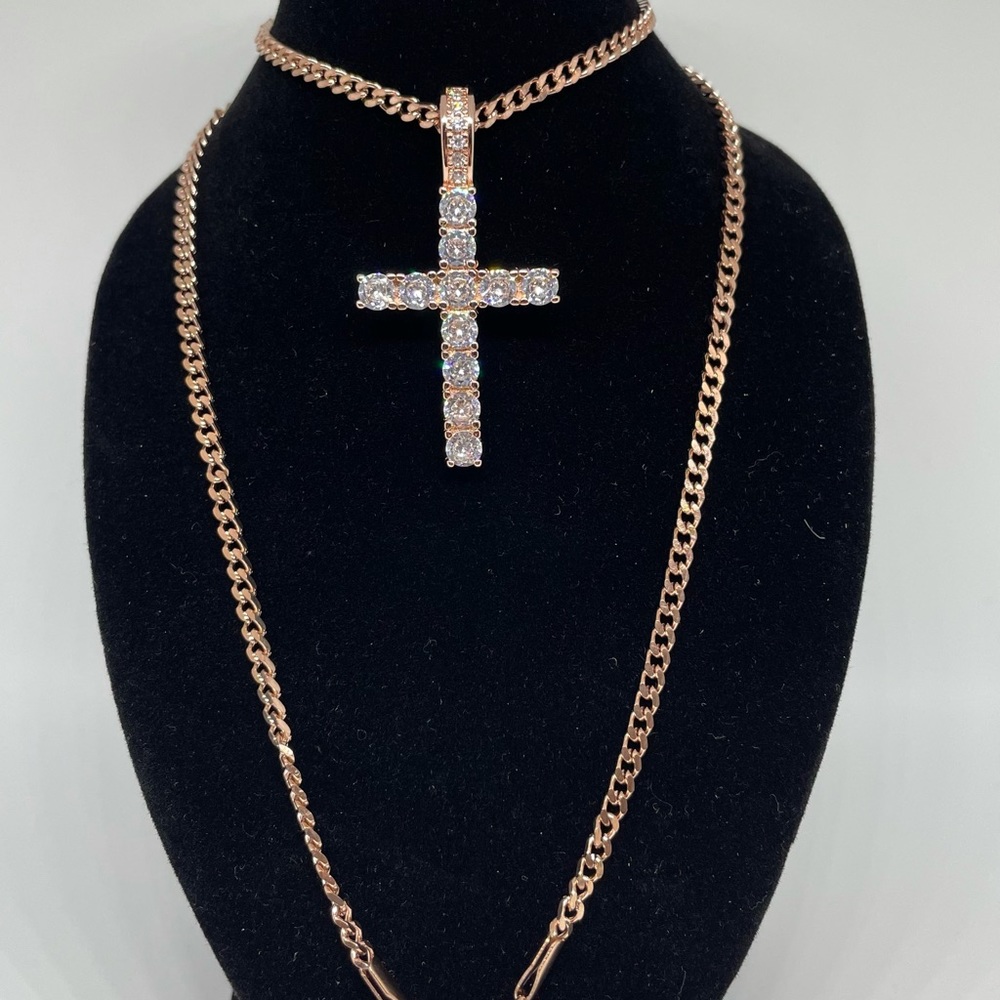Gold Cross necklace - Picture 3 of 5